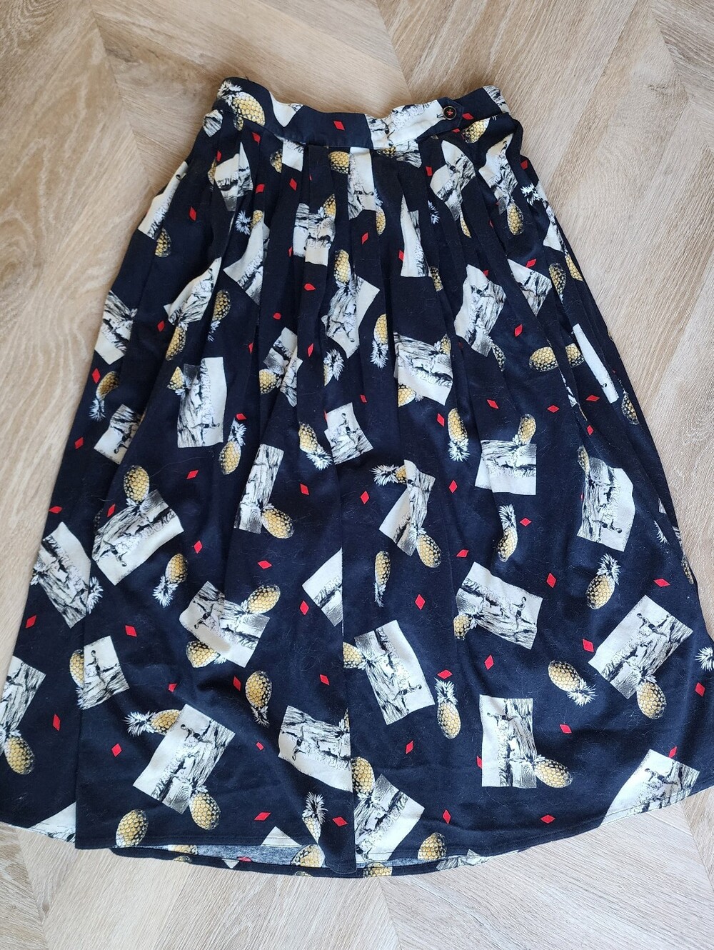 Gorgeous Vintage Simon Chang Pineapple Print Midi Skirt